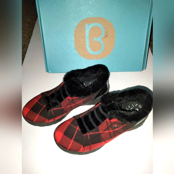 Bzees Shoes - Bzees (Size 8.5W) Black/Red Plaid Pattern Faux Fur Lined Slip-on Golden Sneakers